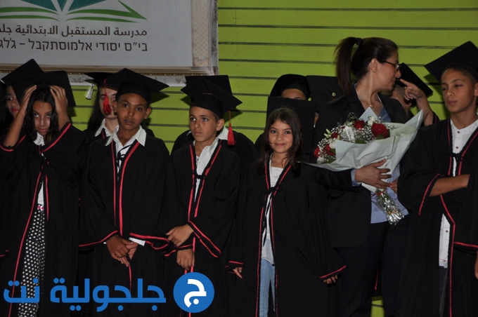 مدرسة المستقبل تحتفل بتخريج الفوج السادس عشر من طلاب الصفوف السادسة للعام الدراسي 2013-2014